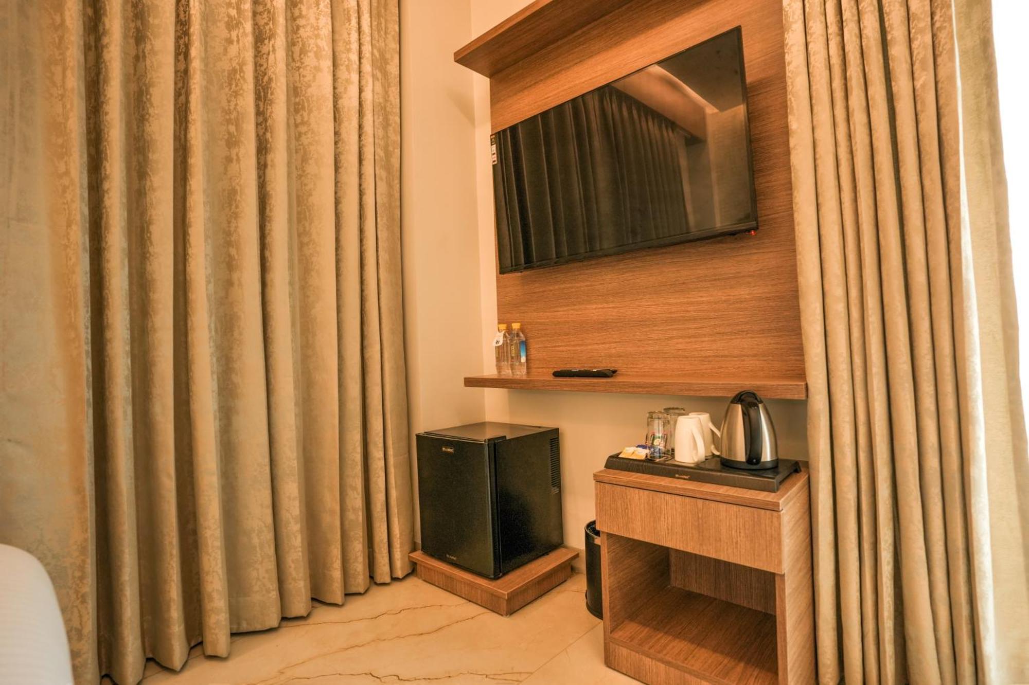 Rj Hotel - Managed By Atithi House Greater Noida Exterior foto