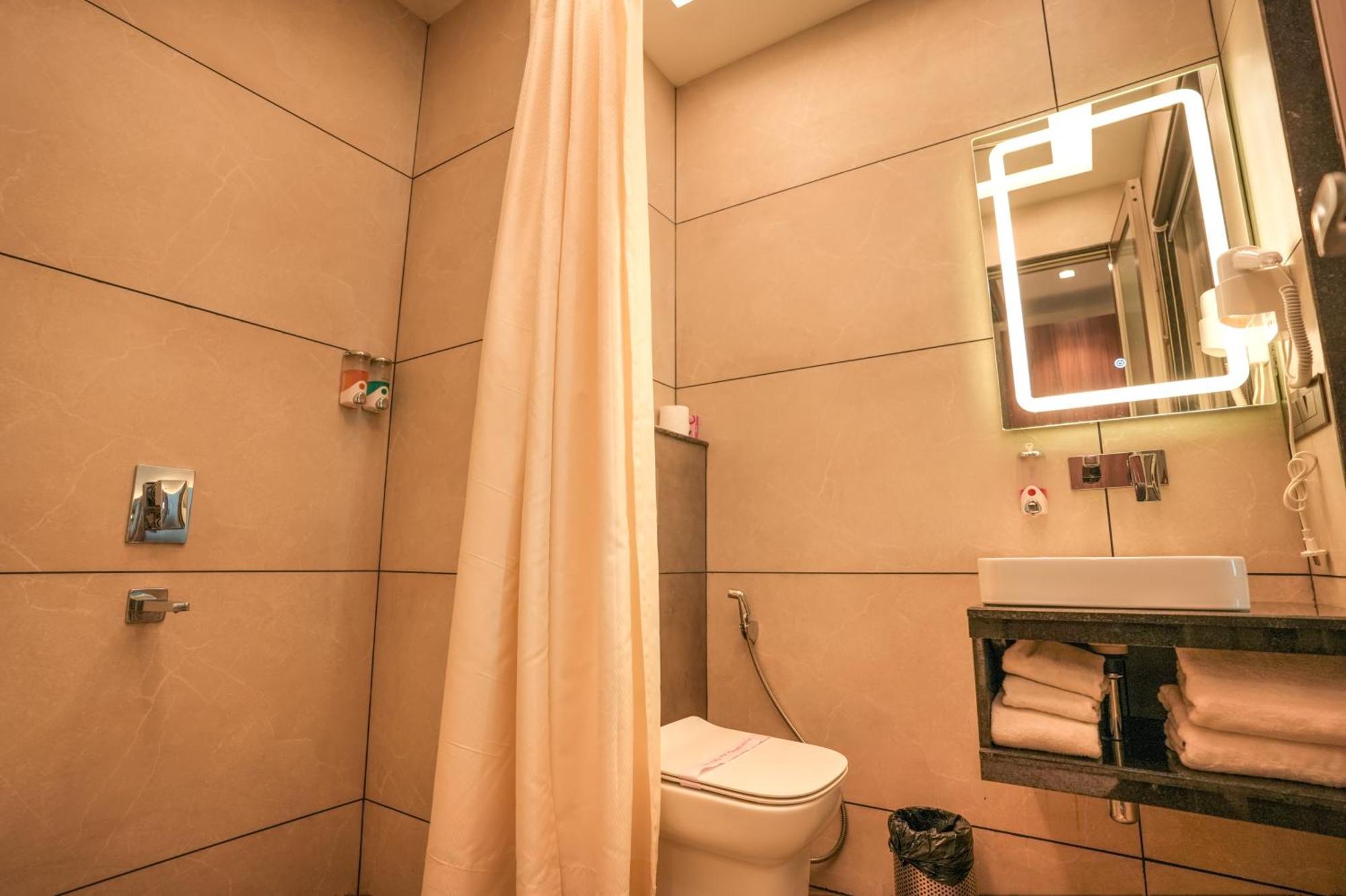 Rj Hotel - Managed By Atithi House Greater Noida Exterior foto