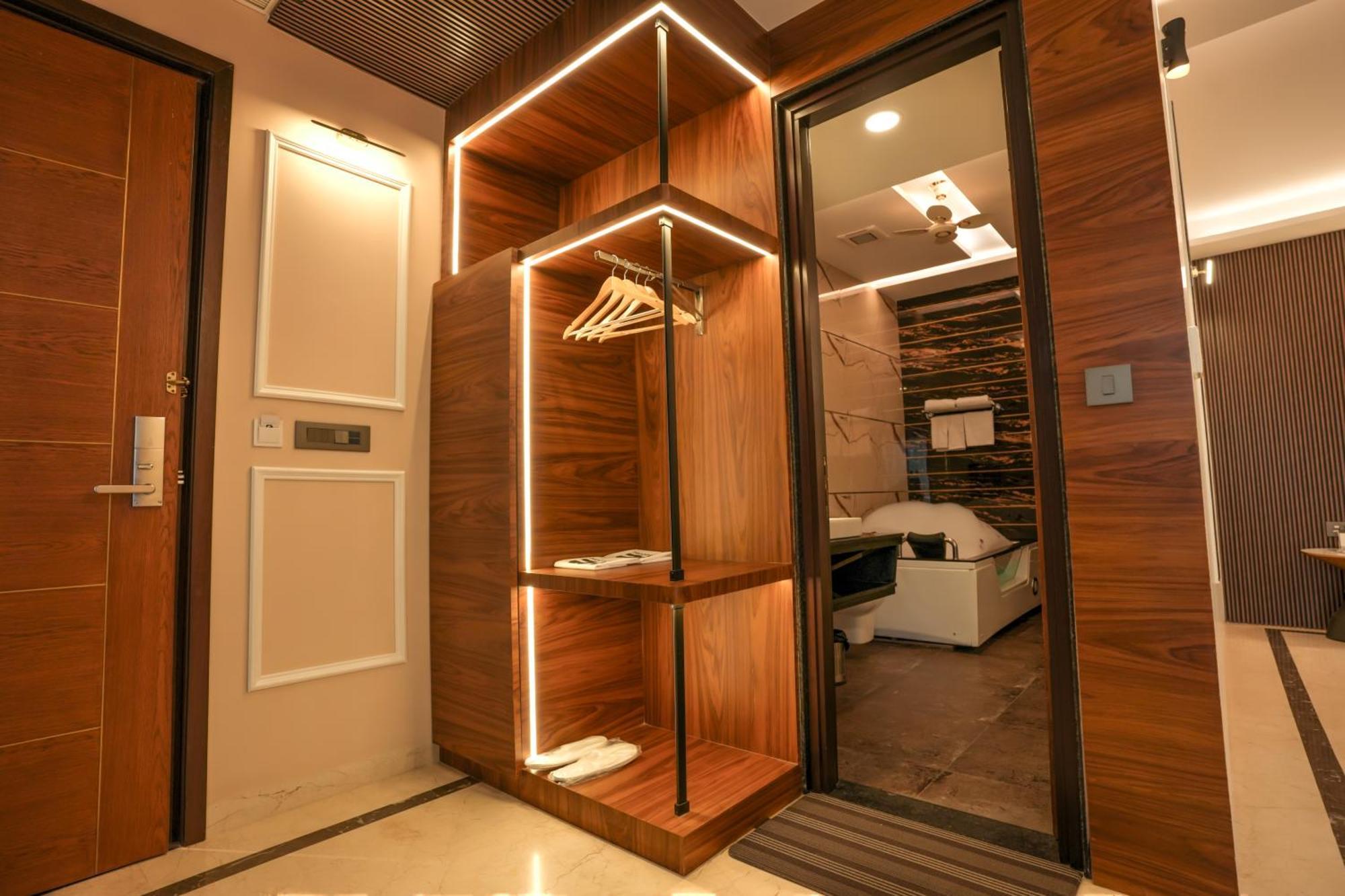 Rj Hotel - Managed By Atithi House Greater Noida Exterior foto